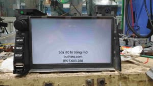 Đầu màn hình navi xe i10 bị trắng màn