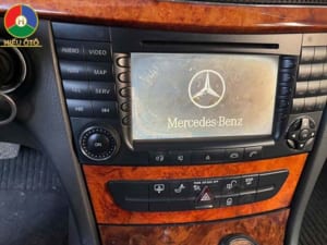 màn hình hển thị mercedes lỗi phân cực