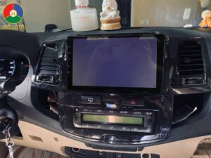 sửa lỗi đen màn hình xe toyota fortuner