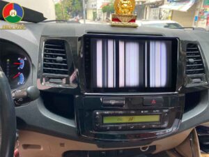 sửa lỗi màn hình xe toyota fortuner