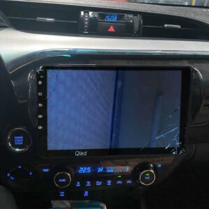 Sửa lỗi vỡ màn hình cảm ứng xe Toyota Hilux