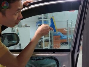 dán phim cách nhiệt xe ô tô 