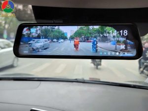 camera hành trình gương ô tô