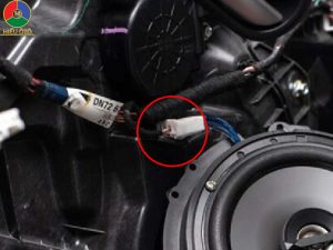 giắc loa ô tô bị lỏng 